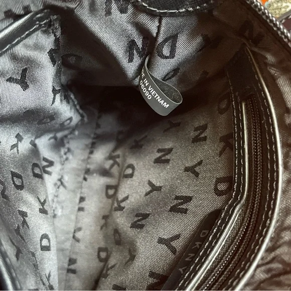 DKNY Black crossbody bag with adjustable strap 100%PVC - Picture 9 of 16